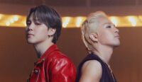 FOTO : Taeyang BIGBANG sempat segan pamerkan VIBE ke Jimin BTS karena rencana awal kolaborasi bukan untuk lagu tersebut. (The Black Label via Instagram @__youngbae__)